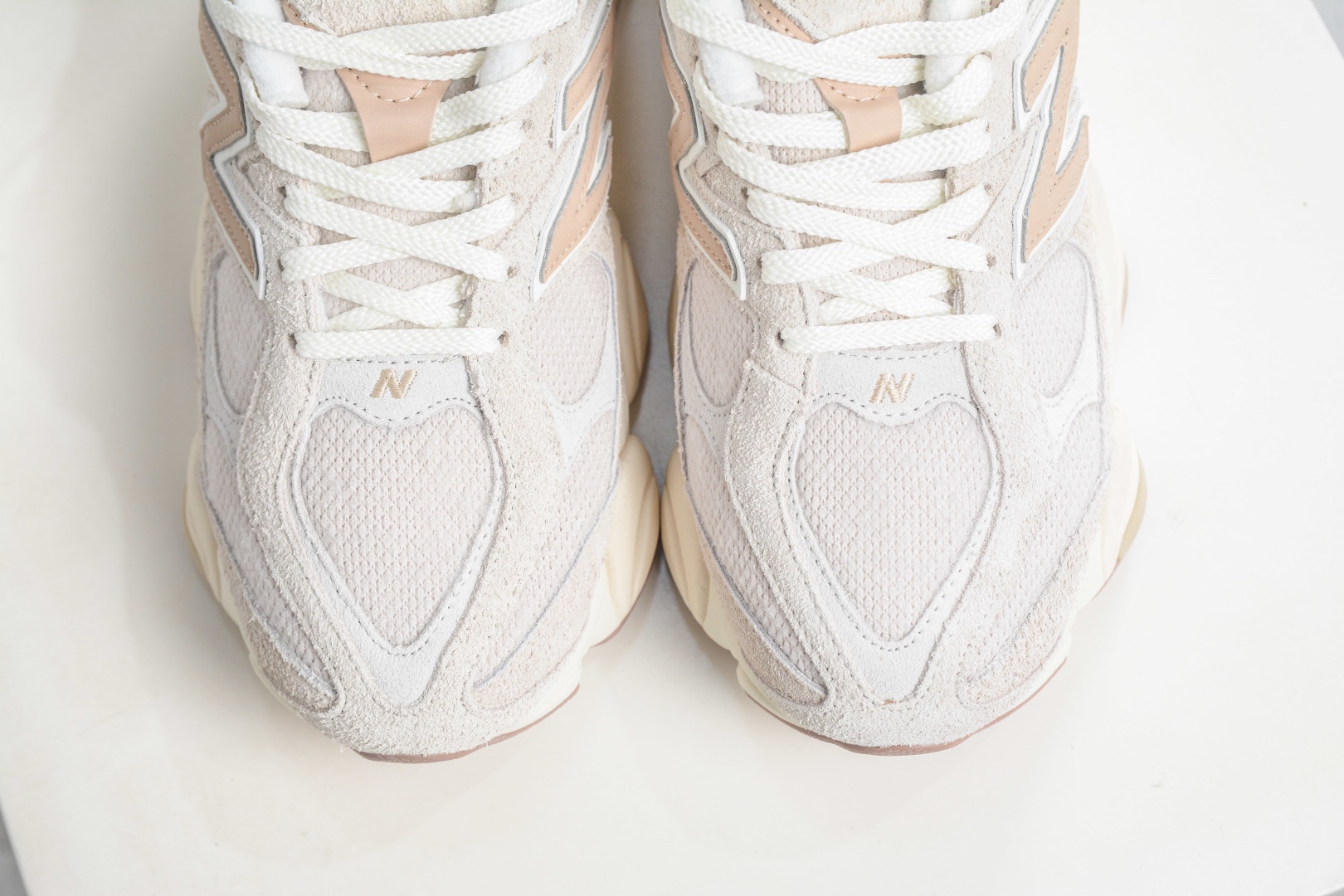 新百倫New Balance NB9060 米色 U9060CCB 
Size：36 37 37.5 38 38.5 39 40 40.5 41 42 42.5 43 44 45 45.5 46.5