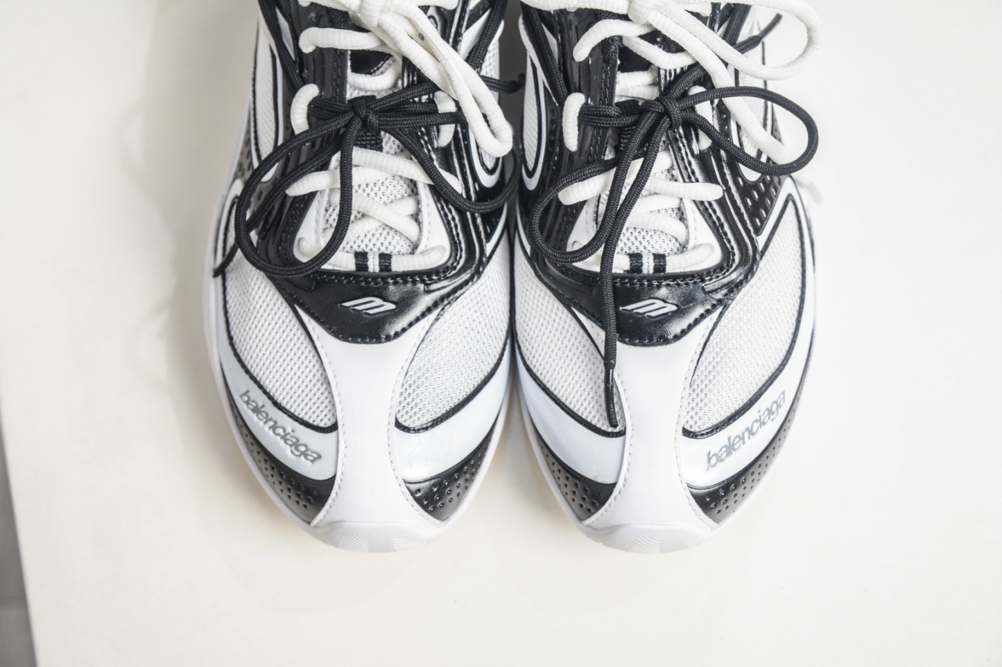 Balenciaga巴黎世家 25代 Radar 圓頭系帶 做舊效果 巴黎新款 
貨號：865703 WSTE0 9010
尺碼：35 36 37 38 39 40 41 42 43 44 45