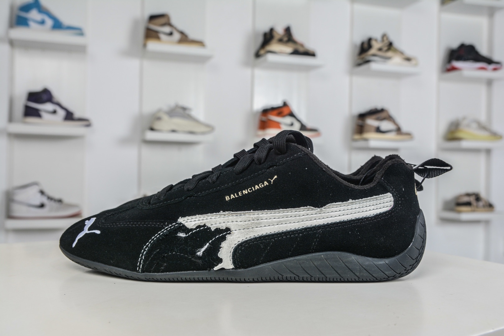 Balenciaga x Puma 彪馬 Speedcat 巴黎世家聯名款低幫休閒鞋 
貨號：847146 WSDSD 1090
尺碼：36 37 37.5 38 38.5 39 40 40.5 41 42 42.5 43 44 45 46