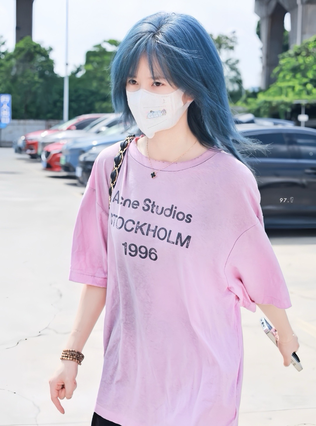 🔝Acne Studios 26SS 1996字母印花短袖T恤
面料是定制定染的32支220g原版雙紗棉，胚布經過高盂環保染色，裁大貨前還要進行高溫環縮水，降低縮水率的同時使得手感更柔軟舒適，印花方面必須五層膠漿，第一遍必須為進口打底漿，填平布料上極為細小的線洞，再由高溫床烤乾再劇頗色，採用油墨因熱平網印花，一共刷五層，每一層間隔為時間為30分鐘，才能保證出來的成品保持原版的質感，全套開發輔料
尺碼：S-XL