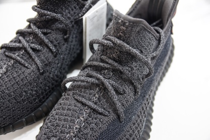 

【顶级版本】Adidas Yeezy Boost 350V2 黑满天星
  市面做好的版本 品控细节无敌 
上脚踩屎感无敌 夏季鞋柜主力👏

货号：FU9007
尺码：36 36 36.5 37 38 38.5 39 40 40.5 41 42 42.5 43 44 44.5 45 46 46.5 47 48