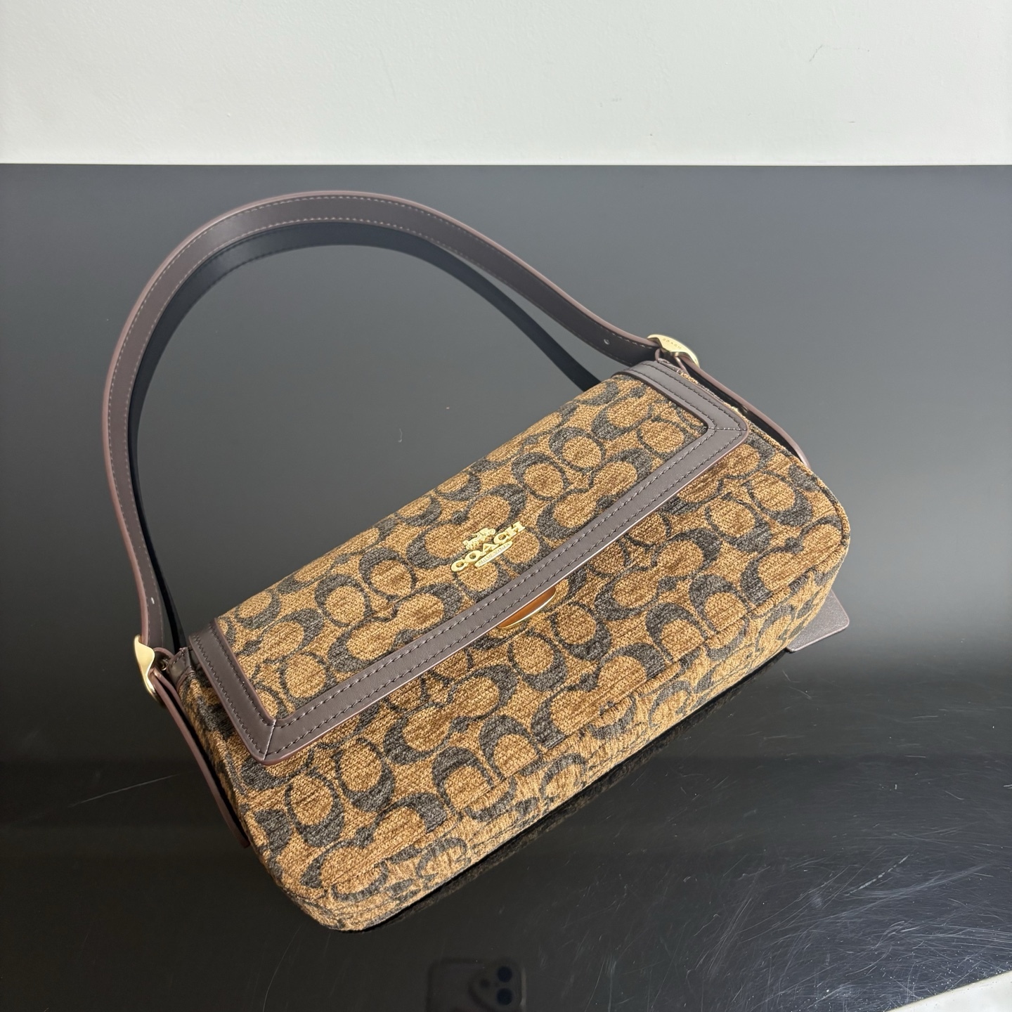 
【新品】COACH/蔻馳奧萊女士ETTA25號翻蓋單肩包腋下包高級通勤 CCV65尺寸25*13.5*6