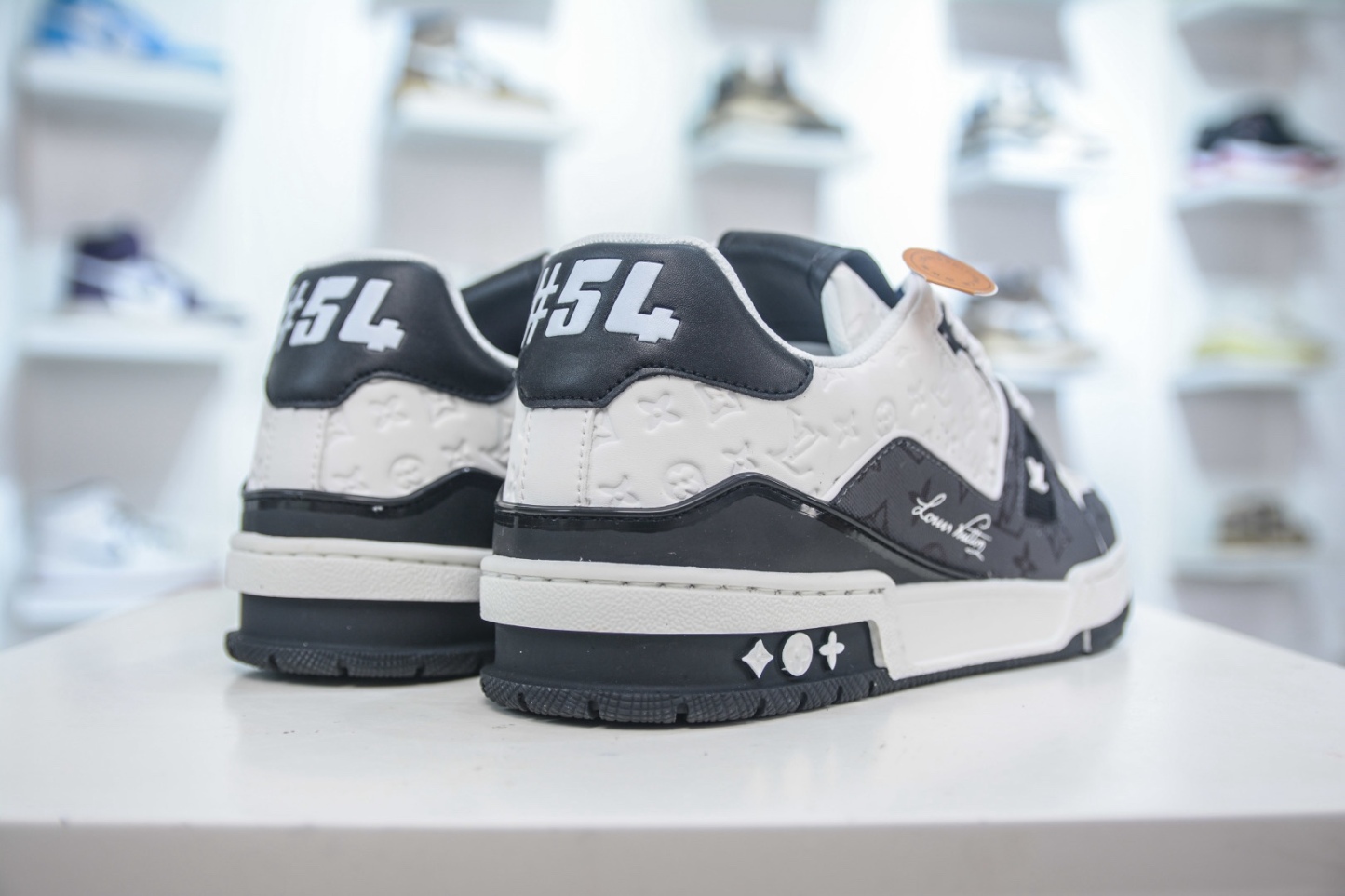 Louis Vuitton Trainer lv時裝走秀運動鞋 
尺碼：39 40 41 42 43 44 45 46