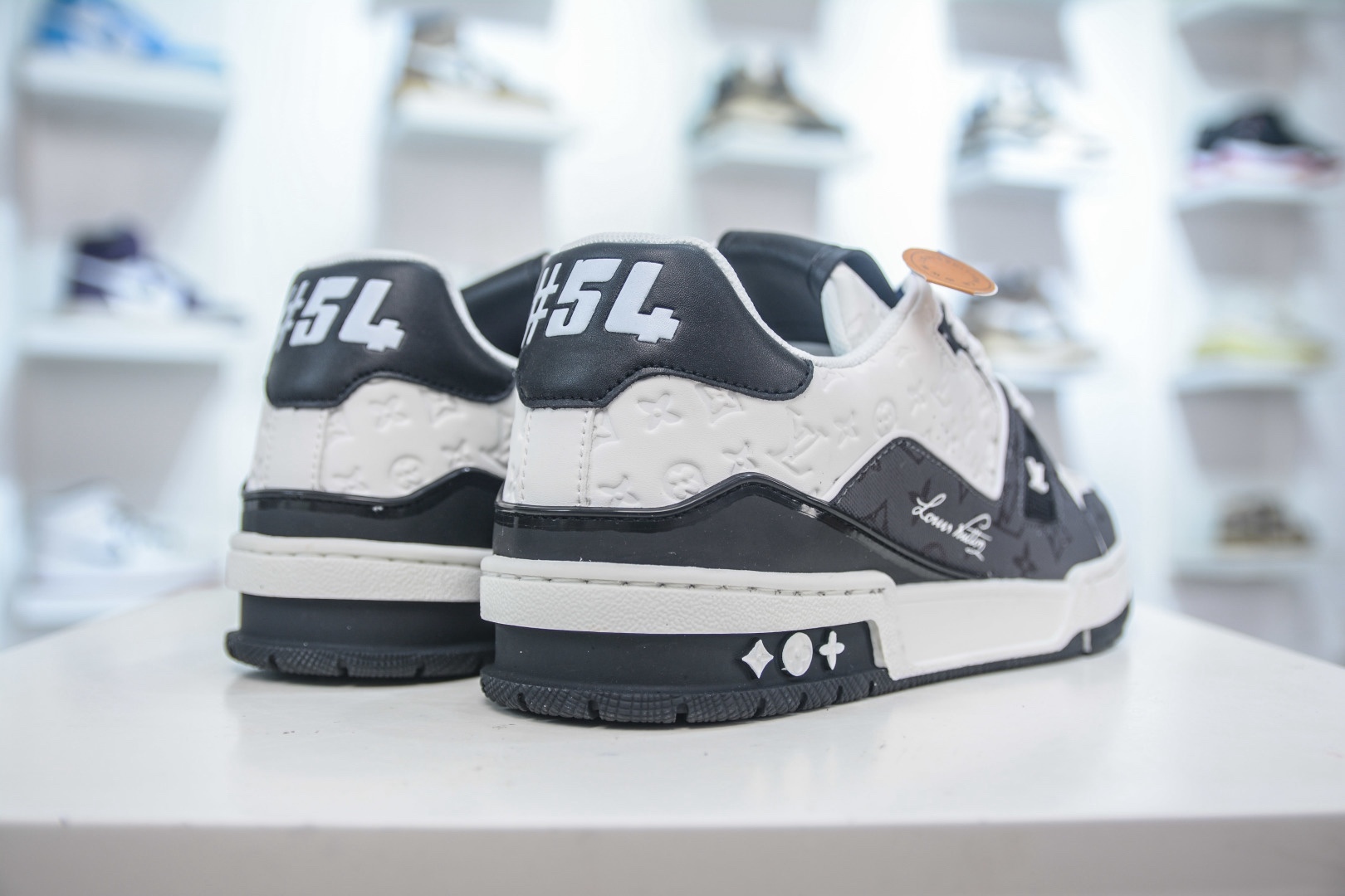 Louis Vuitton Trainer lv時裝走秀運動鞋 
尺碼：39 40 41 42 43 44 45 46