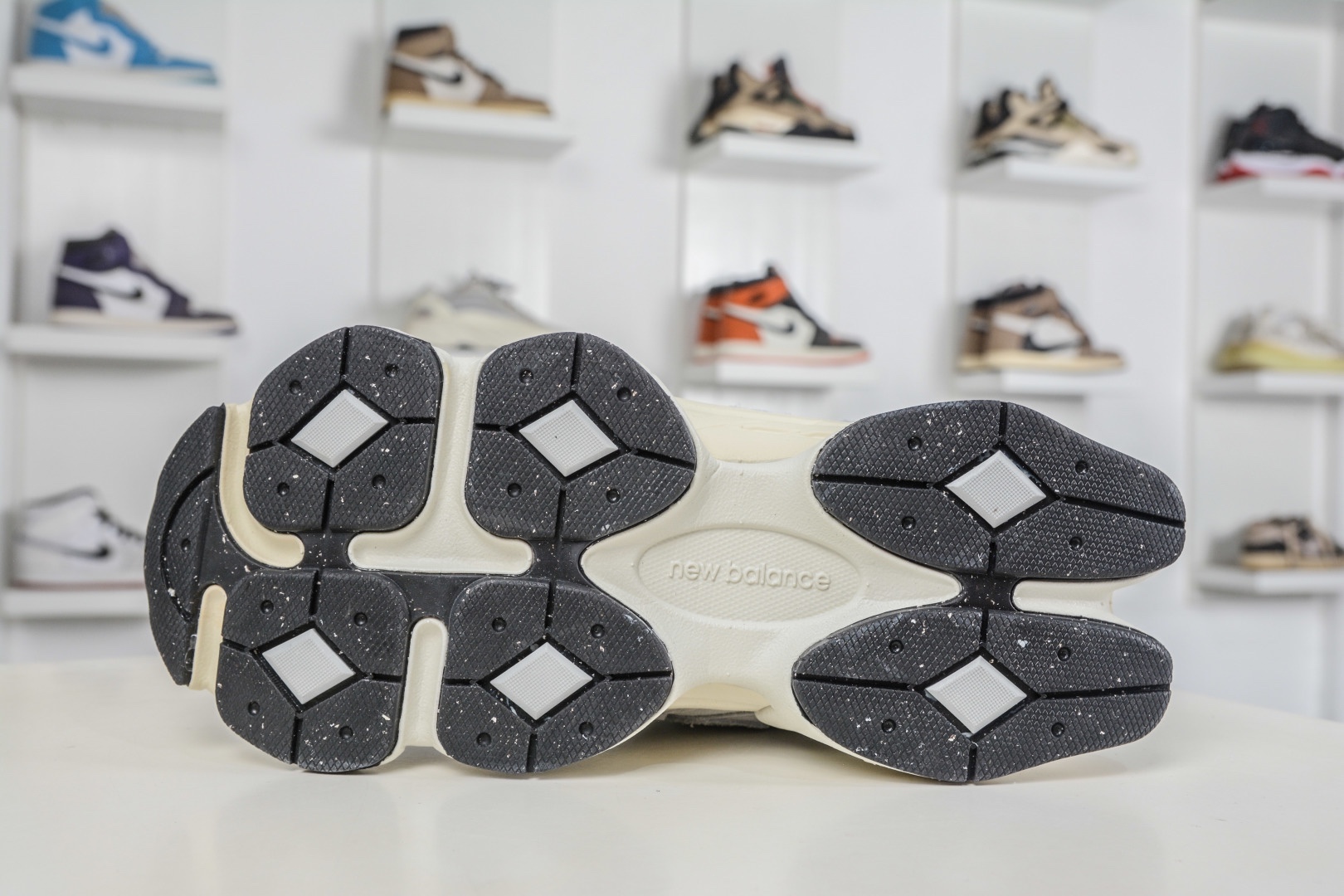 新百倫New Balance NB9060 米灰色 U9060440 
Size：36 37 37.5 38 38.5 39 40 40.5 41 42 42.5 43 44 45 45.5 46.5