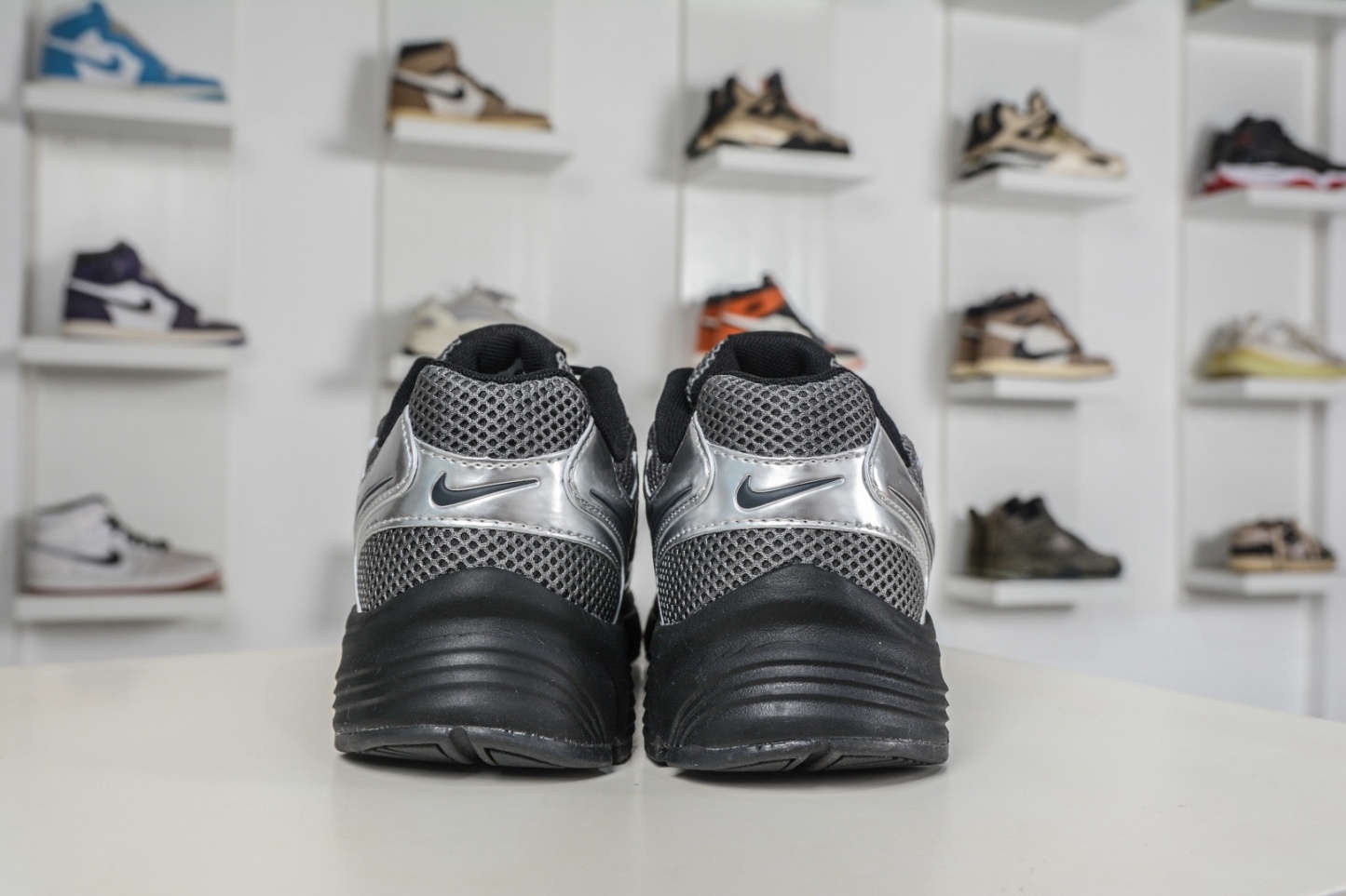 NK Air Zoom Vomero 20 經典復古潮流運動跑鞋 
貨號：HF7069 100
SIZE：36 36.5 37.5 38 38.5 39 40 40.5 41 42 42.5 43 44 45