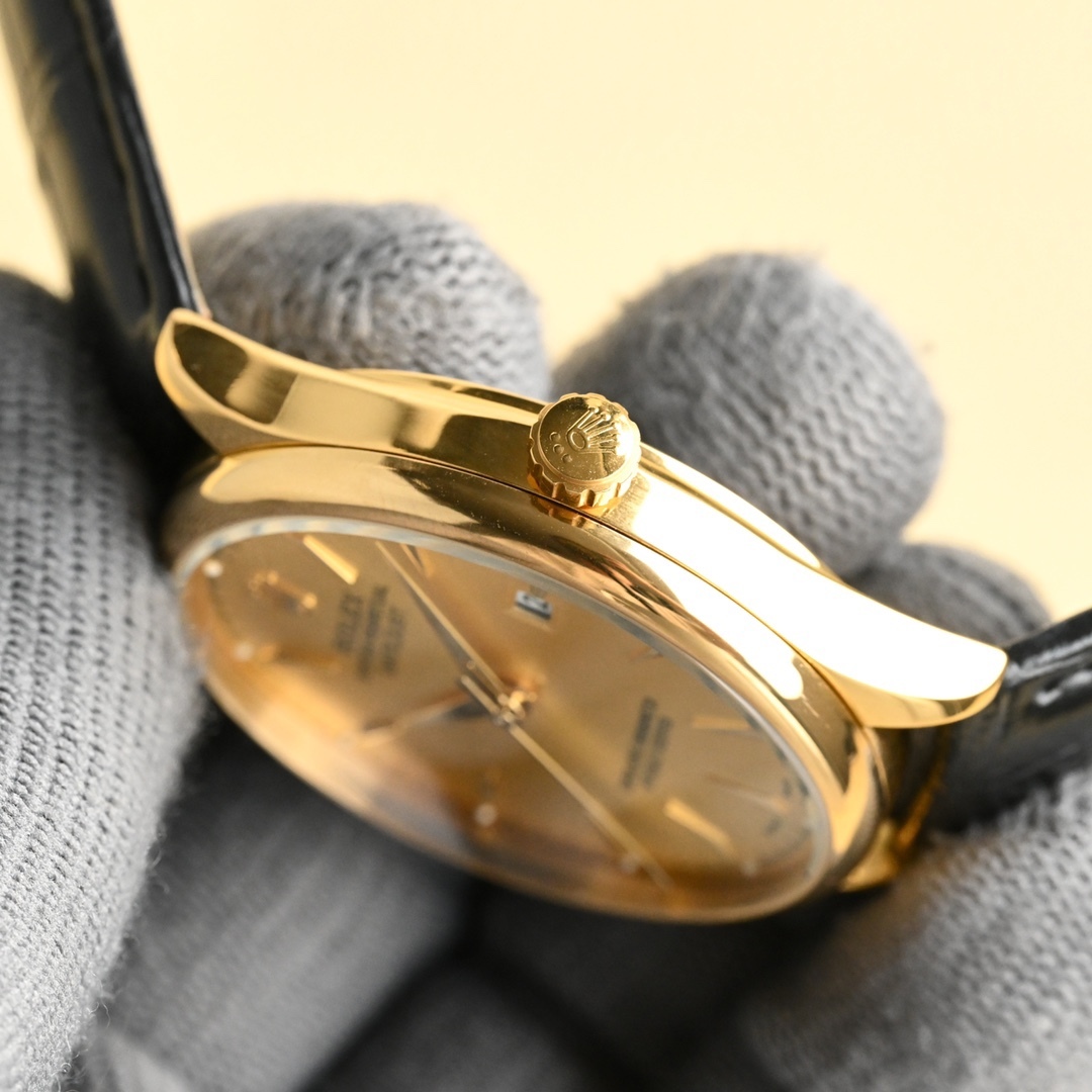 主推勞力士【ROLEX】男士腕表 採用獨特的錶盤設計 搭配而來的是更高檔奢華的勞力士， 初識勞力士必憧憬有朝一日能擁有它，戴上勞力士必順風順水必發達，你值得擁有，歡迎評鑒！！
機芯：搭配全新進口8215西鐵城（零返修） 尺寸：40鏡面：藍寶石玻璃永不刮花 材質：316L精鋼表殼 動力：儲存48小時 防水深度：100米意大利小牛皮帶，原裝針扣！