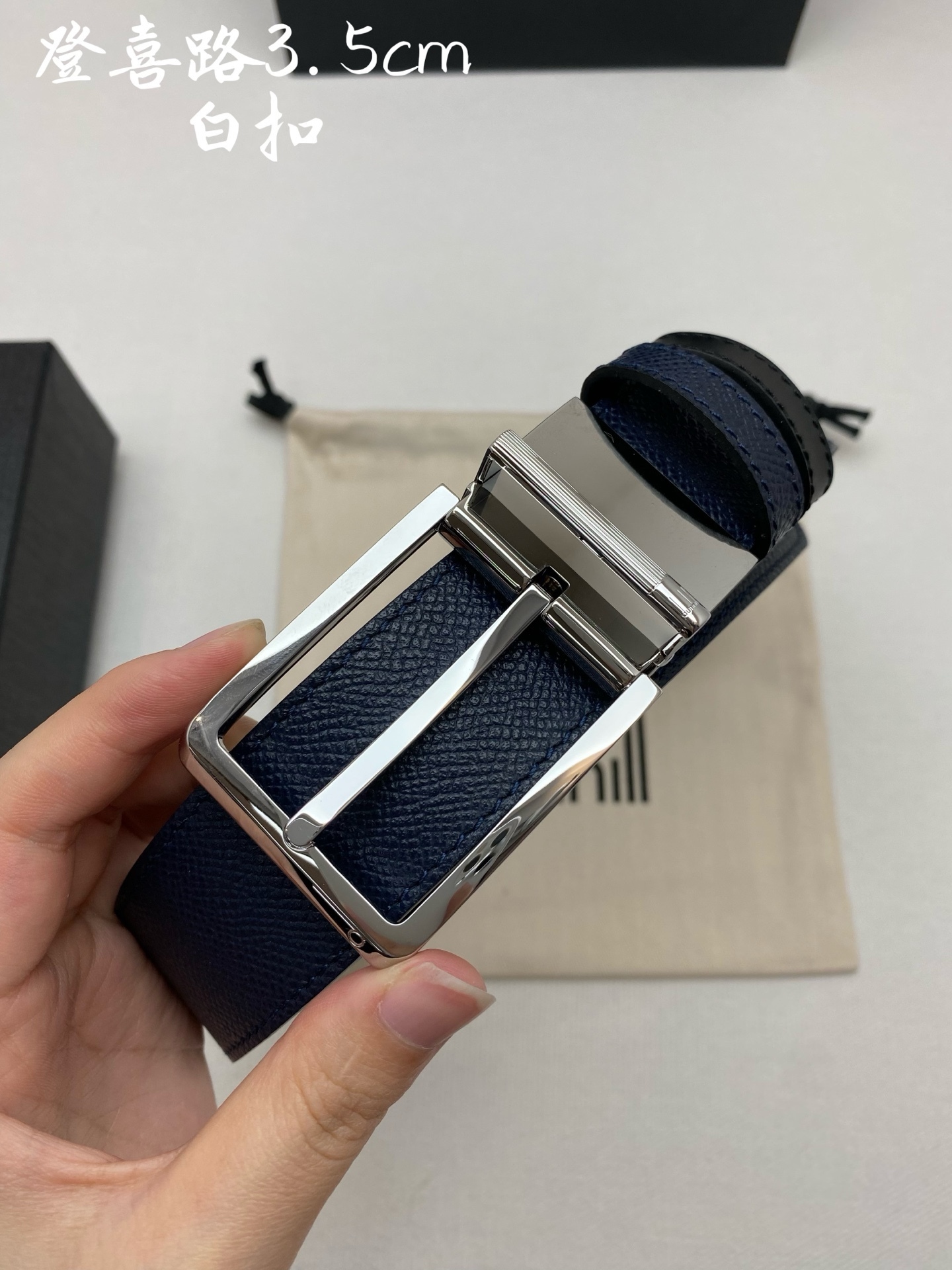 
登喜路是英國歷史悠久的奢侈品牌，其皮帶以精湛工藝、高品質材料和經典設計著稱在男士奢侈品領域享有很高聲譽，適合商務和休閒
