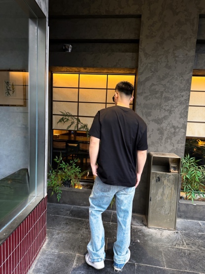 🔝SAINT LAURENT聖羅蘭SLP 小標純色徽標短袖T恤
正品購入開發，50支雙股精品賽爾棉170克，1*1拉架羅紋280克，進口刺繡，面料酵洗，定制1：1商標，寬松版型
B Size：S-XL