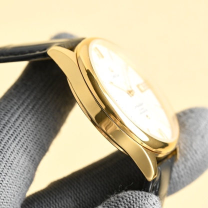 玫瑰][玫瑰]🔥 最新款主推🔥 ，👍OMEGA -歐米茄-碟飛系列⌚市場競爭主力款  ️一直被模仿  從未被超越【見證時間！把握未來，你可以有】 採用316L鋼表殼，全新原裝進口8215機芯。(經測試0返修) 表徑40毫米，厚度10mm。動力儲存48小時. 採用意大利進口牛皮    莫氏9級藍寶石玻璃，耐磨防刮花  超強防水80米!匠心之作，必屬精品🔥大廠品質！歡迎轉載！