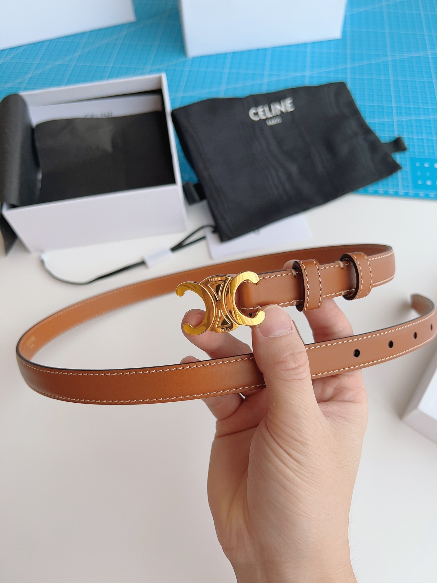 《CELINE》塞琳🇫🇷法國原廠皮料，棕色全皮 品質毋庸置疑 ，沒有更好，寬1.8cm