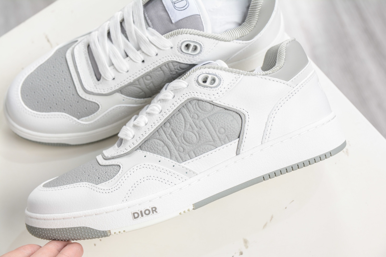 迪奧 B27休閒運動鞋 延續 Dior的經典款式B27 
尺碼：39 40 41 42 43 44 45