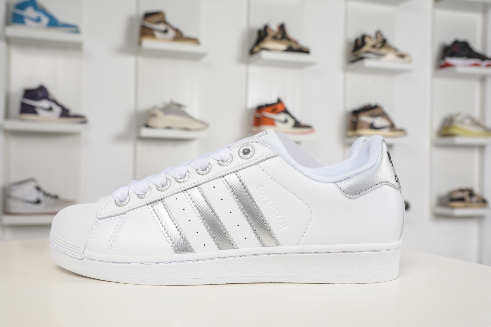 Adidas Originals Superstar 2025全新 貝殼頭
貨號:JR4233
尺碼:35 36 36.5 37.5 38 38.5 39 40 40.5 41 42 42.5 43 44 44.5 45