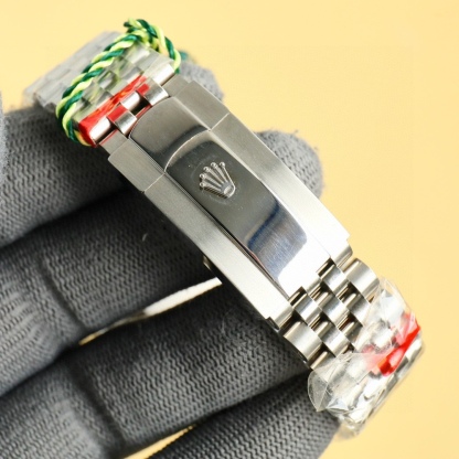 爆款再次研究升級最新款上市👍，勞力士日誌系列！賀歲珍藏版採用獨特的設計風格 ，字面設計招財麒麟貔貅🔥高檔奢侈， 男士腕表新品推薦🔥歡迎品鑒 
機芯：搭配全新進口8215（零返修）
尺寸：41mm
鏡面：藍寶石玻璃永不刮花
材質：316L精鋼表殼
動力：儲存48小時
防水深度：100米