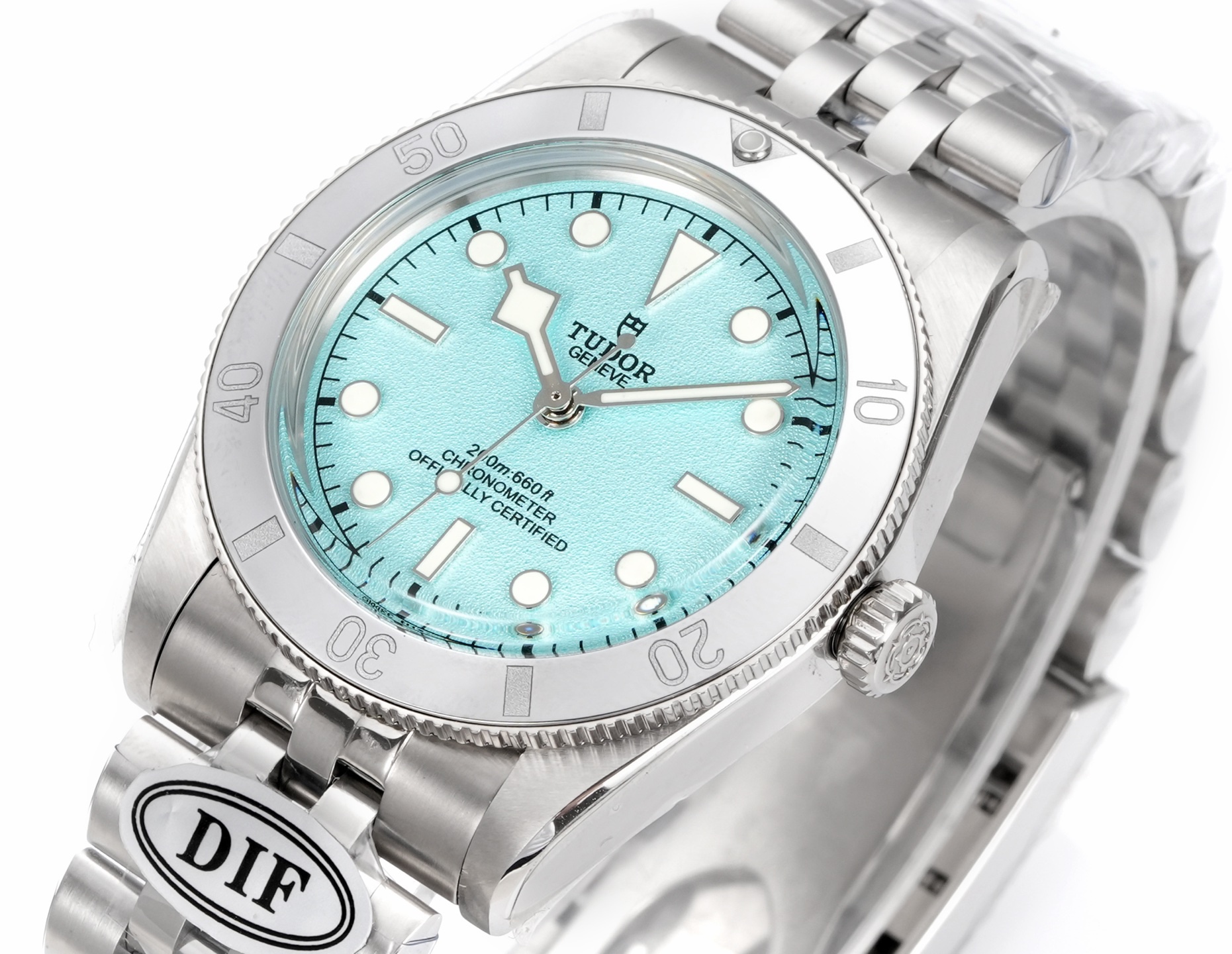 DIF 最強副本 
DIF隆重推出帝舵碧灣54型M79000N腕表，
37mm表殼貼合手腕，佩戴舒適，啞光錶盤簡約大氣，質感細膩，無日曆設計化繁為簡，回歸純粹讀時體驗，以純粹精神和現代表達方式，向1954年問世的品牌首款潛水表-7922型獻上最真誠的敬意！
DIF匠工精神 整表配備導角精磨不拉手 注重細節 質感無敵 搭載丹東定制一檔機芯 日誤差僅3-5秒幾乎0反修 超穩定！
錶帶均為CNC通體成型拉絲工藝錶帶 非小廠組裝片！配備帝舵表“T-fit”表扣 可滑軌微調
超強瑞士夜光刻度 盤面字體油壓立體