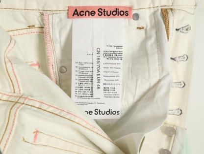 Acnestudios 1981M25ss不規則做舊手工夜光牛仔褲
重工做舊 泥染塗料廢土系列 在燈光強光照射下螢光粉塗料.男女同款
J 碼數：XS.S.M.L.