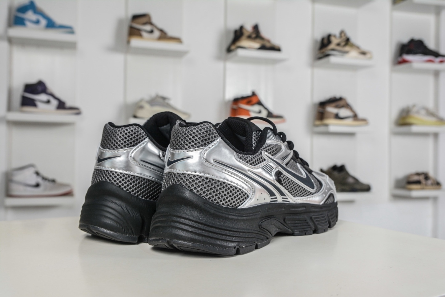 NK Air Zoom Vomero 20 經典復古潮流運動跑鞋 
貨號：HF7069 100
SIZE：36 36.5 37.5 38 38.5 39 40 40.5 41 42 42.5 43 44 45