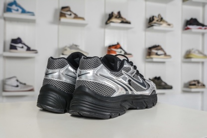 NK Air Zoom Vomero 20 經典復古潮流運動跑鞋 
貨號：HF7069 100
SIZE：36 36.5 37.5 38 38.5 39 40 40.5 41 42 42.5 43 44 45