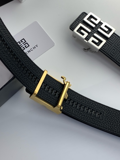 【紀梵希】新款男士 頭層小牛皮黑色壓花腰帶，內襯荔枝紋底，寬38毫米.搭配不鏽鋼經典4G自動扣.商務服裝造型的完美搭配。永恆經典！