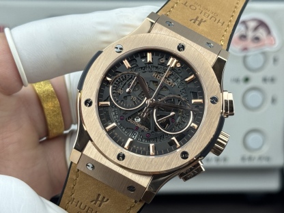 （实拍圖）升級版宇舶hublot恆寶表經典融合CLASSIC FUSION系列，直徑45mm，表殼316L精鋼，耐磨藍寶石玻璃，施華洛世奇鑽石鑲嵌，進口搭載進口7750多巧能計時機芯，還原原裝所有功能，在不同的時空共鳴，如繪畫，如音樂，如時計，獨一無二的HUBLOT最配獨一無二的他，經典融合計時腕表。