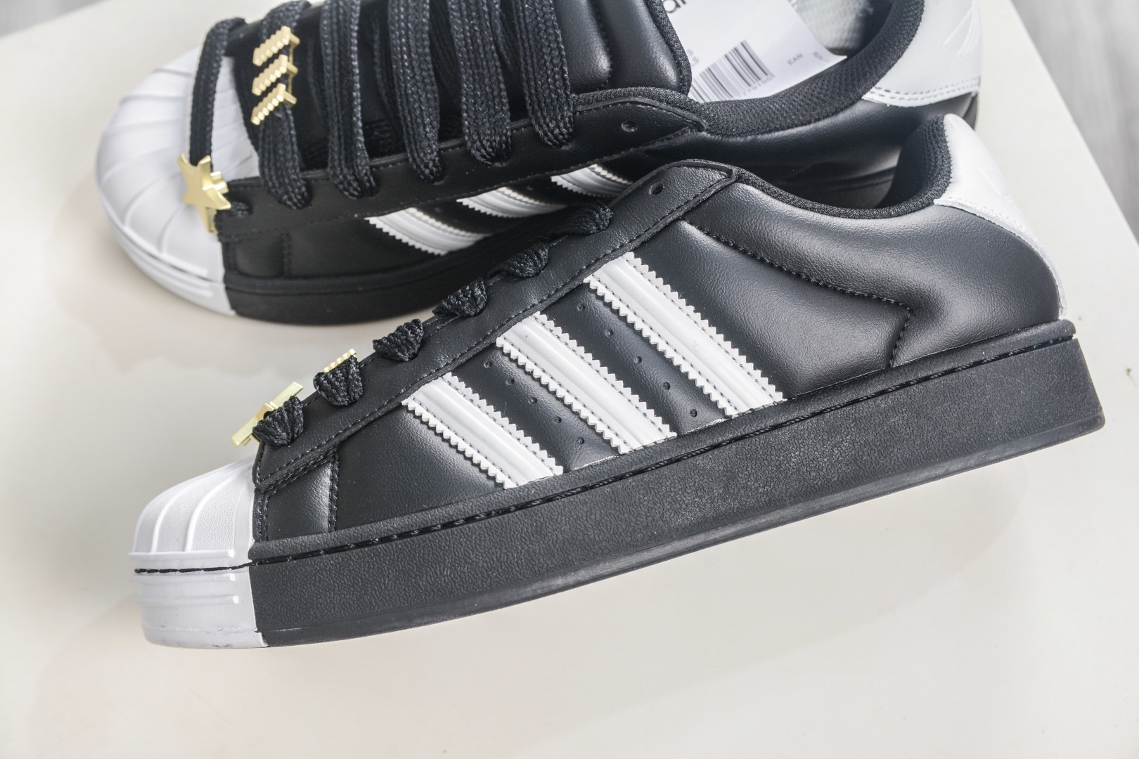 Adidas Superstar 2 ST 麵包鞋 3.0貝殼頭低幫休閒板鞋 
貨號: JR7444
尺碼：35 36 36 36.5 37 38 38.5 39 40 40.5 41 42 42.5 43 44 44.5 45