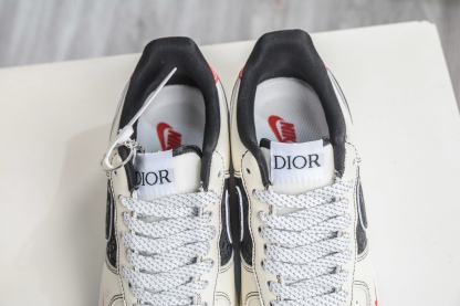 Nike Air Force 1 Low 07 x Dior 迪奧聯名-米白黑紅
貨號：SY1388 037
Size：36 36.5 37.5 38 38.5 39 40 40.5 41 42 42.5 43 44 44.5 45