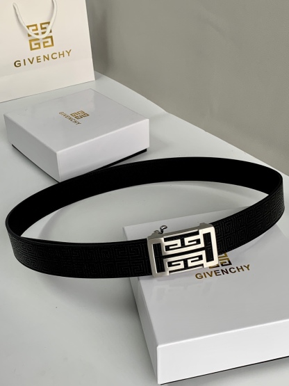 【紀梵希】新款男士 頭層小牛皮黑色壓花腰帶，內襯荔枝紋底，寬38毫米.搭配不鏽鋼經典4G自動扣.商務服裝造型的完美搭配。永恆經典！