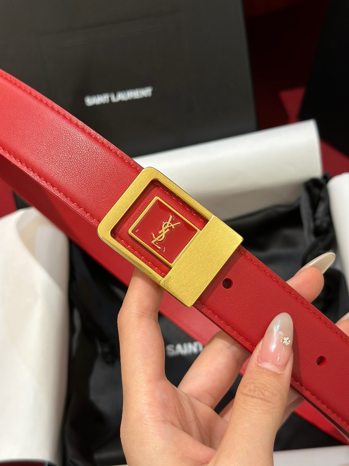 新款YSL，女士腰帶，採用意大利雙面頂級牛皮材質，搭配頂級黃銅扣。寬3.0cm