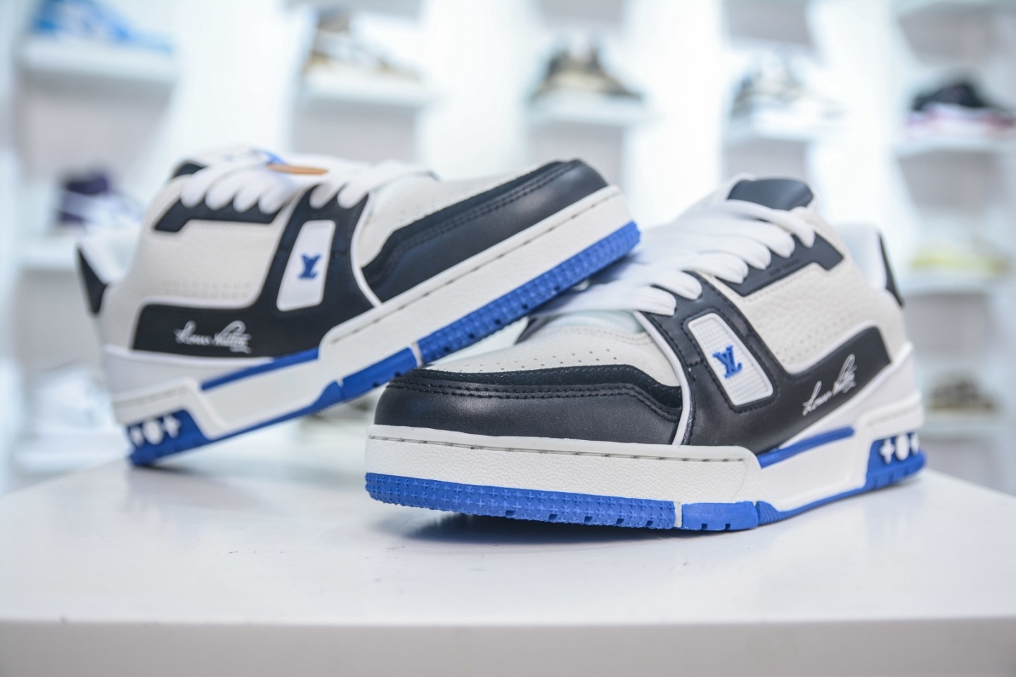 
 Louis Vuitton Trainer lv時裝走秀運動鞋 
尺碼：39 40 41 42 43 44 45 46