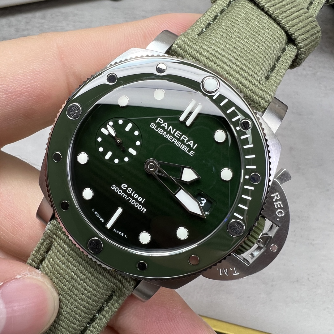 SBF新款：沛納海PAM1287 實拍圖
首款採用拋光圈口，表圈透出翡翠般的光澤。
翡翠綠拋光漸變錶盤，詮釋時間的層次感。
44mm亞洲手腕的黃金尺寸，15-20cm輕鬆駕馭。
簡潔大氣，實物比圖片精緻好看。推薦款