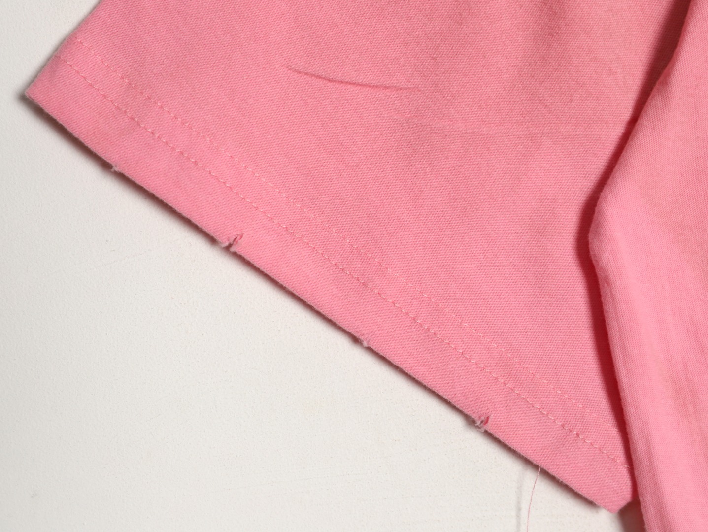 🔝Acne Studios 26SS 1996字母印花短袖T恤
面料是定制定染的32支220g原版雙紗棉，胚布經過高盂環保染色，裁大貨前還要進行高溫環縮水，降低縮水率的同時使得手感更柔軟舒適，印花方面必須五層膠漿，第一遍必須為進口打底漿，填平布料上極為細小的線洞，再由高溫床烤乾再劇頗色，採用油墨因熱平網印花，一共刷五層，每一層間隔為時間為30分鐘，才能保證出來的成品保持原版的質感，全套開發輔料
尺碼：S-XL