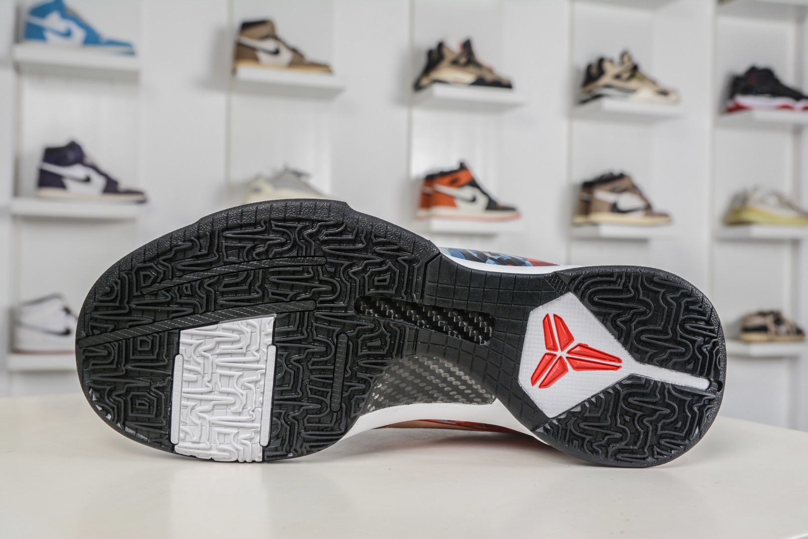 NK Zoom Kobe V 馬年限定 CNY新年款 耐克 科比5代系列 低幫復刻實戰運動低幫文化籃球鞋 
貨號：CD4991 867
尺碼：38 38.5 39 40 40.5 41 42 42.5 43 44 44.5 45 46