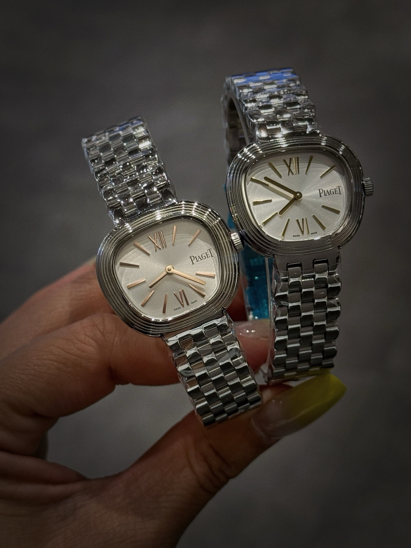 A8 factory•伯爵全新腕表 ﻿ #PiagetSixtie鎏金悅影系列 ﻿ 在瑞士鐘錶展「鐘錶與奇跡」閃亮登場！這款腕表游走於非凡制表工藝與黃金工藝之間，簡直是時尚與藝術的完美結合。Sixtie腕表採用獨特的梯形設計，重新詮釋1960年代末大膽華麗的風格，展現出獨特的魅力與優雅。
✨Sixtie系列腕表
✨直徑29毫米,
✨CNC數控雕刻精鋼梯形表殼
✨專櫃同步超薄厚度僅僅7mm
✨銀色太陽緞面打磨錶盤
✨316L精鋼錶鏈,搭載伯爵進口石英機芯  
認准A8出品！必屬精品！大廠品質！歡迎轉載！