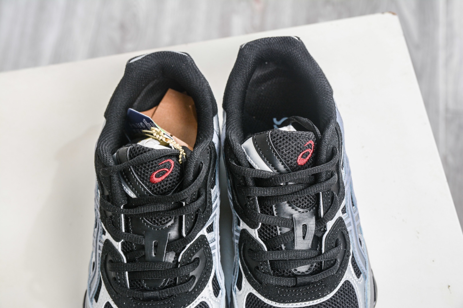 Asics Gel-NYC 亞瑟士運動休閒透氣專業跑鞋
貨號: 1203A383 003
尺碼：36 37 37.5 38 39.5 40 40.5 41.5 42 42.5 43.5 44 45