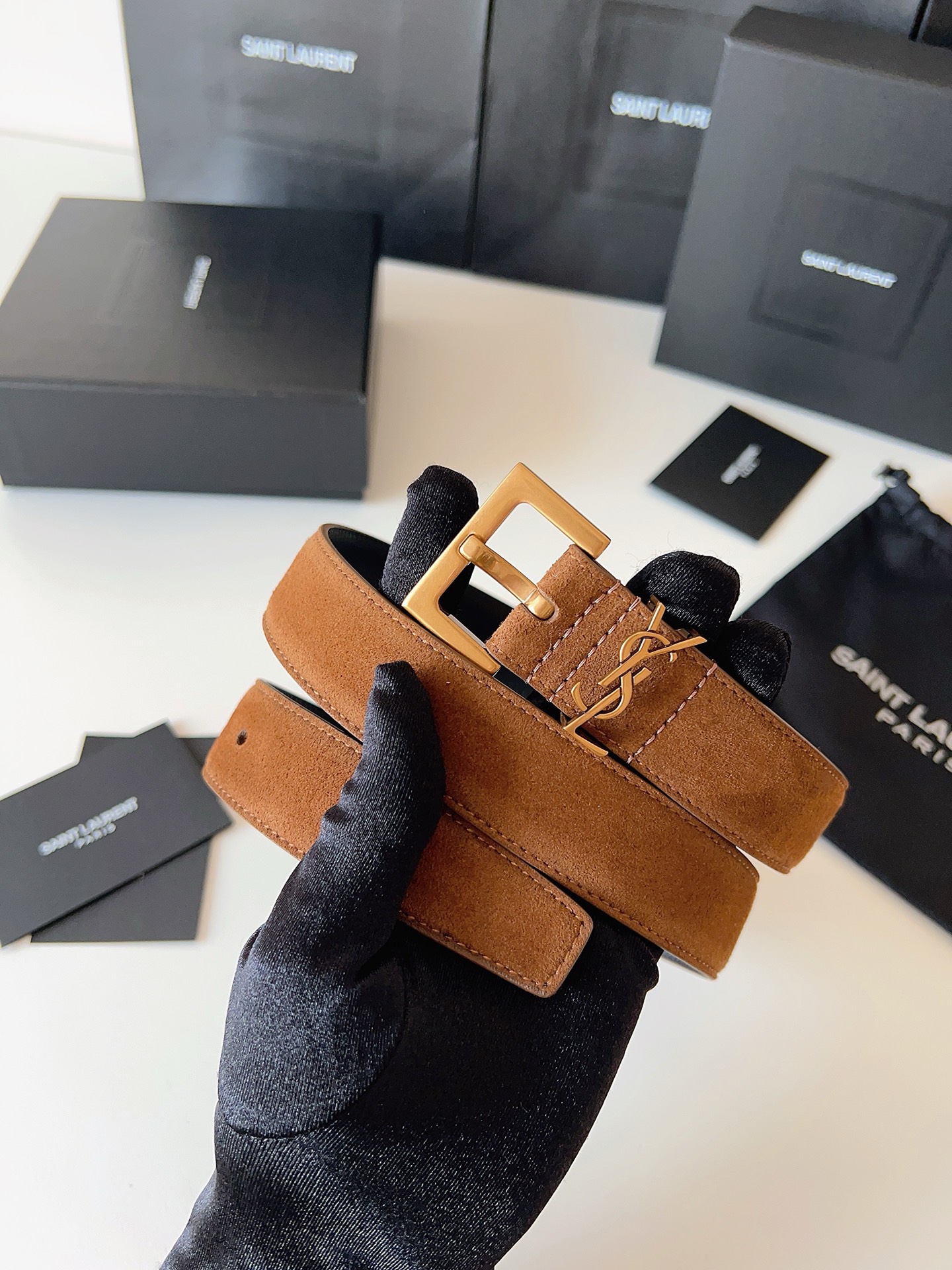 
ysl聖羅蘭2026女士新款腰帶，冬季爆款絨面原版皮，方形搭扣配以ysl標識腰帶環，女士冬季必備款，寬度3.0cm