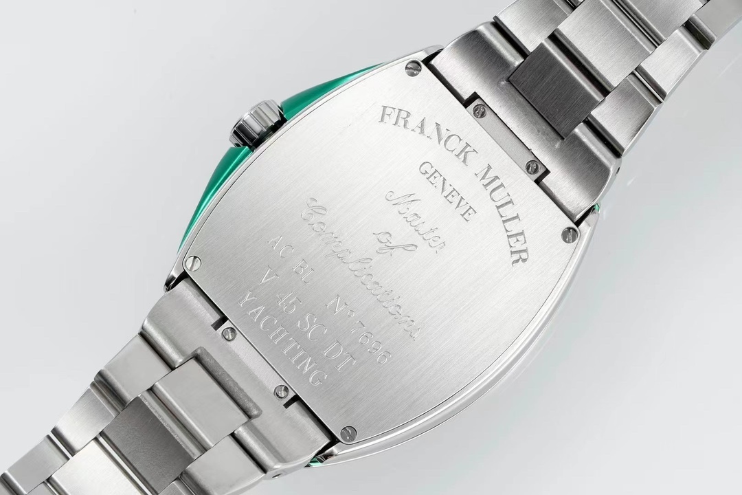 ABF 最高品質 綠遊艇 新款到貨 Franck Muller 法蘭克穆勒 Vanguard Yachting V45遊艇系列 44x54 mm
1.表殼100%原版開模 特別是三明治結構表殼 中間內側 藍色的側槽和把頭位置凸出來的藍色耳位 更是使表殼的製作過程更加困難 然後歷時10個多月經過多次初版校對 終於研發製作成功 完全採用316精鋼製作 而非市場低成本的塑膠模具 
2.本版本V45綠色遊艇字面 真法郎字丁 都是採用原裝1：1高度的數字凹邊內法郎烤真丁 成本高 製作複雜 良品率低 字面下層有放大鏡