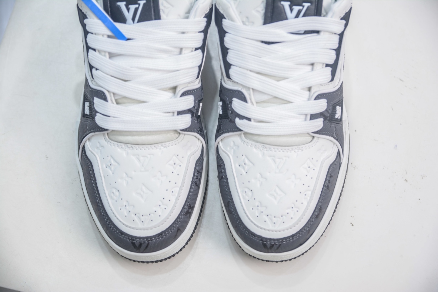 Louis Vuitton Trainer lv時裝走秀運動鞋 
尺碼：39 40 41 42 43 44 45 46