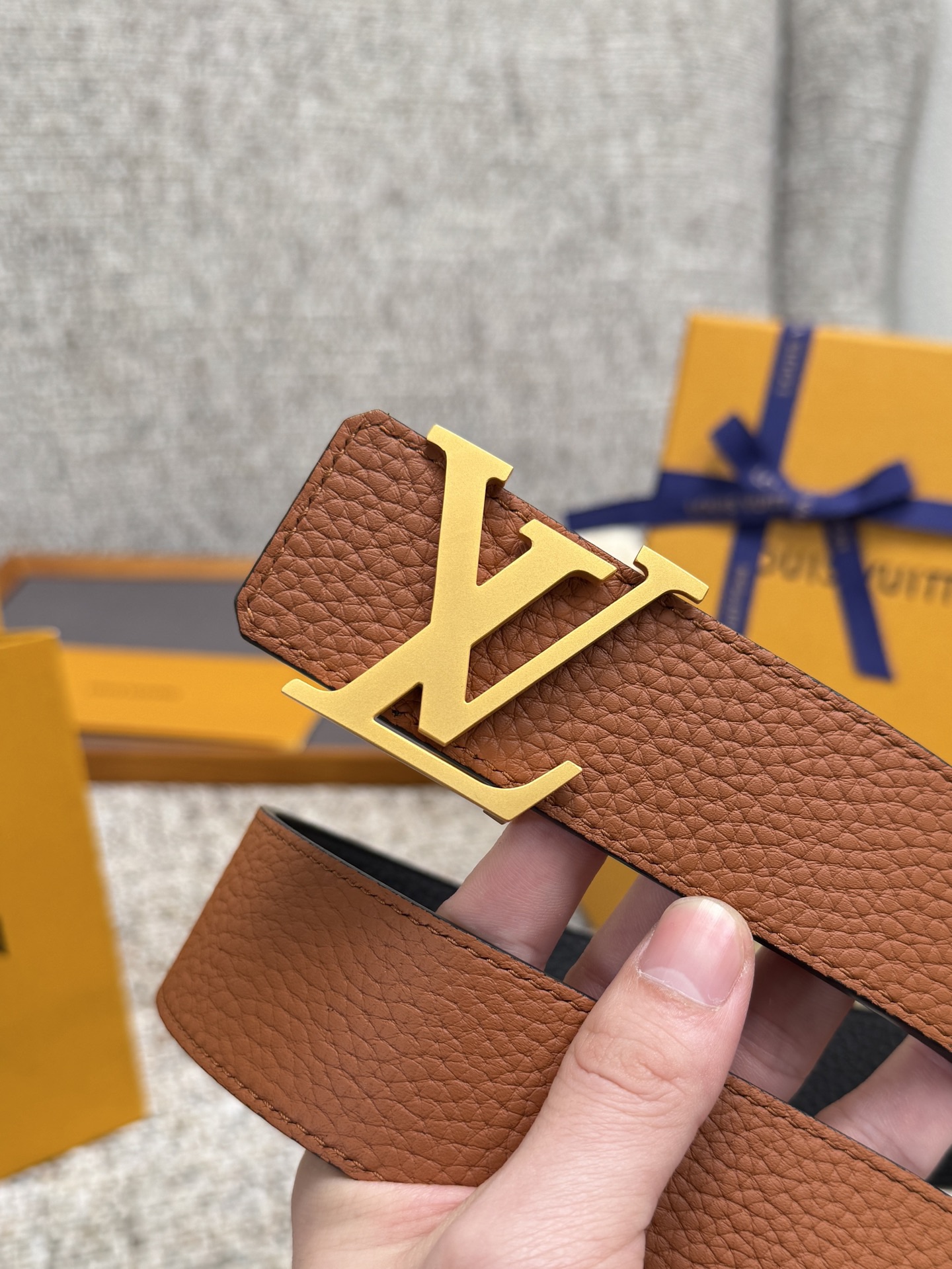 
Louis Vuitton LV腰带 荔枝纹皮底系列 原厂五金 精致手工绘边 柔软舒适 宽4.0