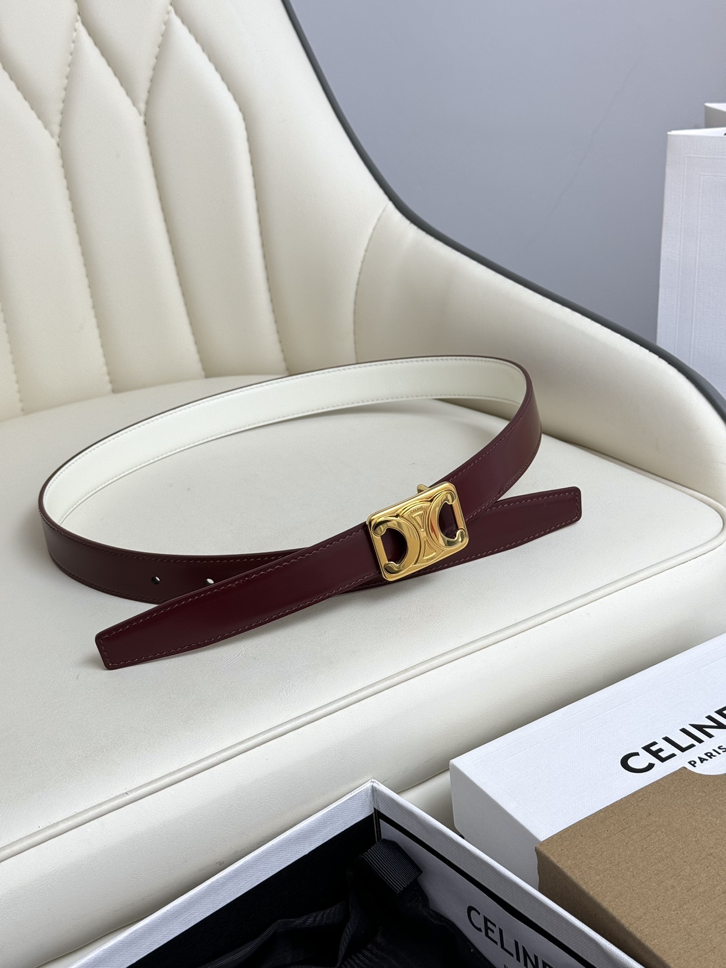 賽琳女裝原單新款寬度:2.5cm精品凱旋門銅扣，正品復刻進口精選優質頭層小牛皮，全粒面小牛皮，比拼正品無壓力。