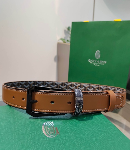 
Goyard(戈雅)腰帶源於法國奢侈品牌，設計風格簡約低調，腰帶身有標誌性帆布搭配進口頭層牛皮，腰帶扣採用簡約精品鋼扣，延續品牌的低調奢華，帶身寬度3.4CM，適用商務休閒日常佩戴。
