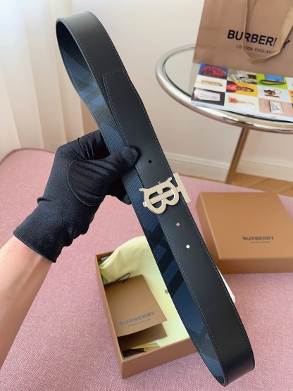 
Burberry博柏利品牌始終秉承傳統精髓，彰顯卓爾不凡的匠制工藝，優雅率性的英倫設計與銳意革新的時尚理念。3.5cm