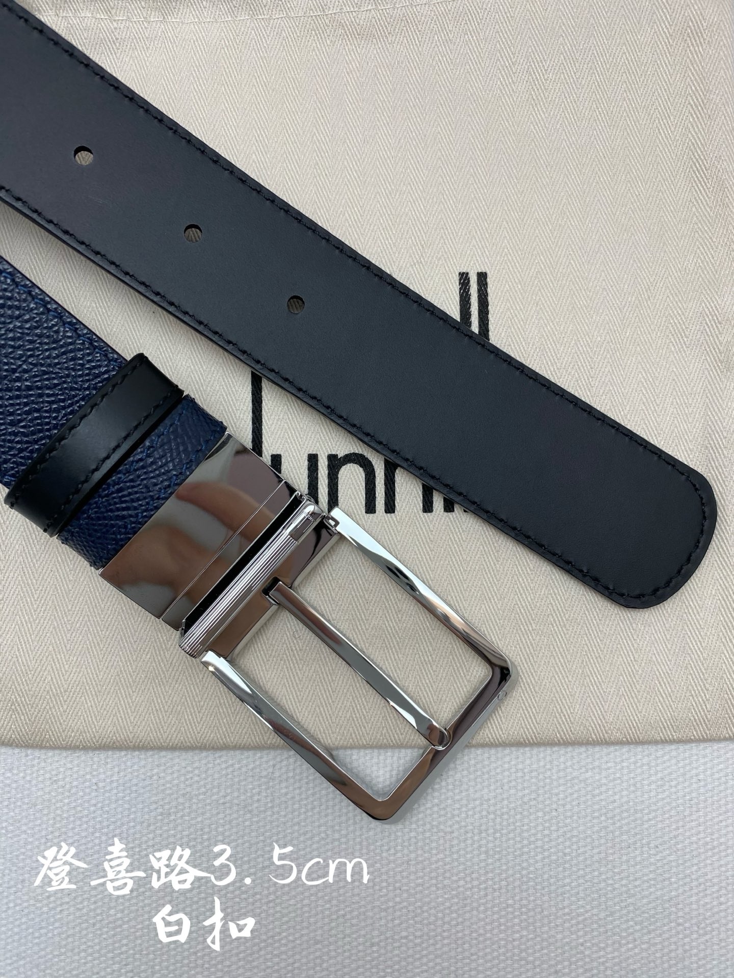 
登喜路是英國歷史悠久的奢侈品牌，其皮帶以精湛工藝、高品質材料和經典設計著稱在男士奢侈品領域享有很高聲譽，適合商務和休閒
