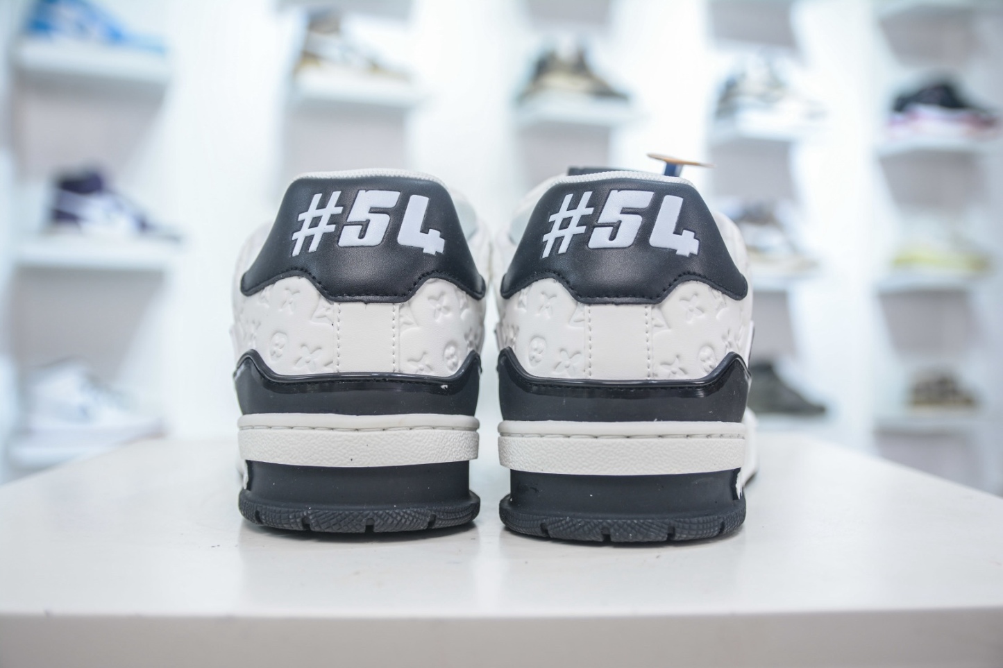 Louis Vuitton Trainer lv時裝走秀運動鞋 
尺碼：39 40 41 42 43 44 45 46