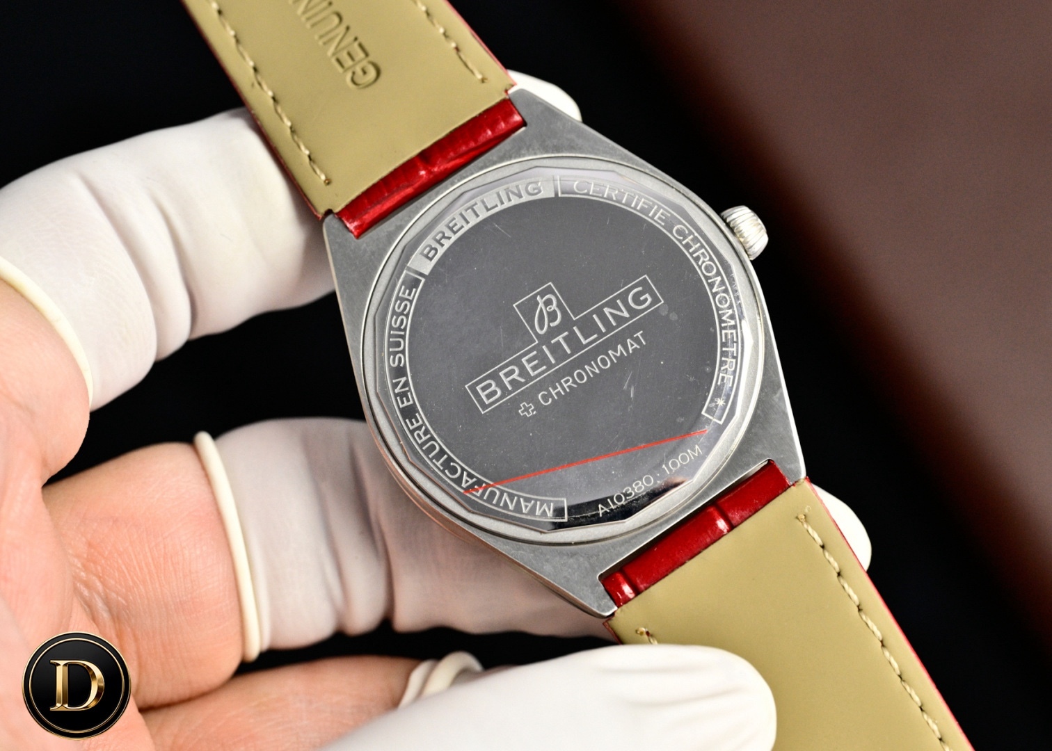 百年靈新款橫空出世（推出新高度）
全新百年靈機械計時腕表-南海膠囊系列
(chronometer Automatic 36mm)特別版
1⃣️現代復古風格讓您在人群中脫穎而出，打破沈悶，有溫度又不失浪漫！
2⃣️這款優雅的現代復古靈感腕表適合想在人群脫穎而出的女士。（男士也可佩戴，膠囊系列市面最薄的中性款。）
3⃣️融合優異性能和造型美感，時尚而優雅，適合各種場合，多種金屬表殼可供選擇，同時也有鑲嵌彩色寶石鑽，從炫酷的精鋼材百搭雙色間金乃至豪華紅金，一應俱全，時標和多姿多彩錶盤。
