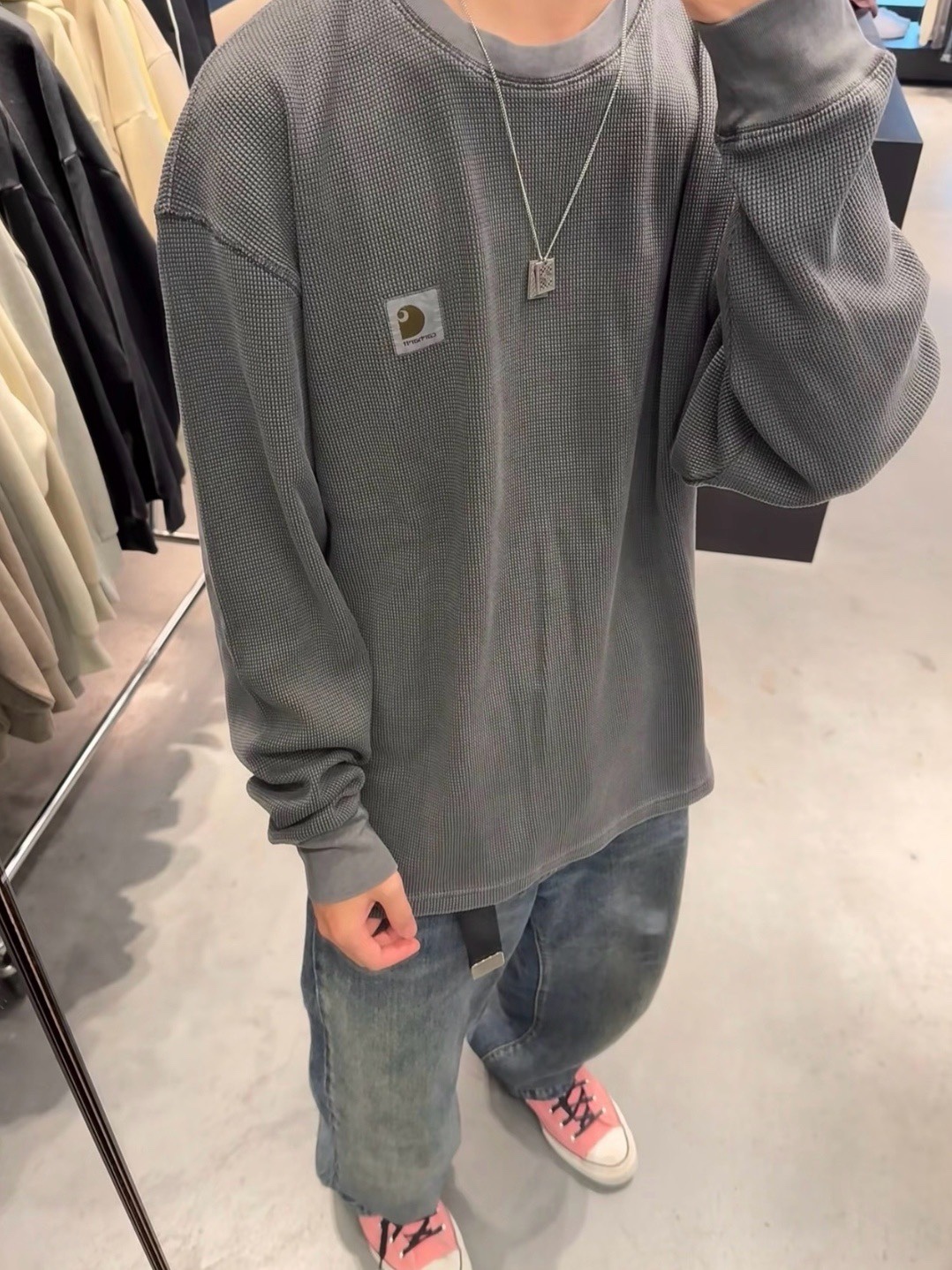 🔝Carhartt 卡哈特 華夫格洗長袖T恤 
定織定染華夫格面料 面料特殊性很大縮水性以及版型都需要考慮在內 控制的縮率都是經過3道工序 第一道面料洗水 第二道面料烘乾 第三道酵素洗 三道後的控制縮率幾乎已經達到最佳狀態
尺碼：S-XL