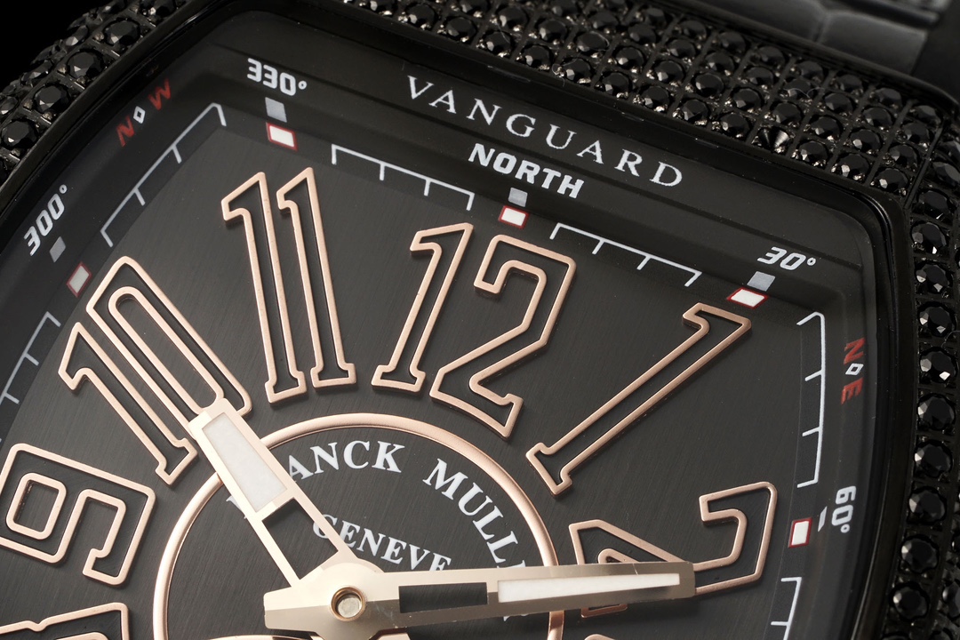 RMS 最新款 頂級復刻 法蘭克穆勒V45 Vanguard陀飛輪系列 歷時多年研發機芯 
1 1:1 超級復刻原裝複雜法穆蘭陀飛輪機芯 細節完美到位 打造正品機芯獨具的雙發條盒 超薄工藝 
2超長72小時動力儲存 告別每天手動上鏈 高端玩家的定制款 把頭上鏈30個半圈 發條盒為滿 不需要過度上鏈 
3 千錘百鍊 316L精鋼表殼 超薄表殼 與原裝一致厚度 彎曲弧度 更加貼合手腕 佩戴舒適 
4 純正進口意大利小牛皮 貼合手感品質一流的進口氟橡膠錶帶 與正版全完通用互換
5瑞士工程師 原版機芯拆解 一比一