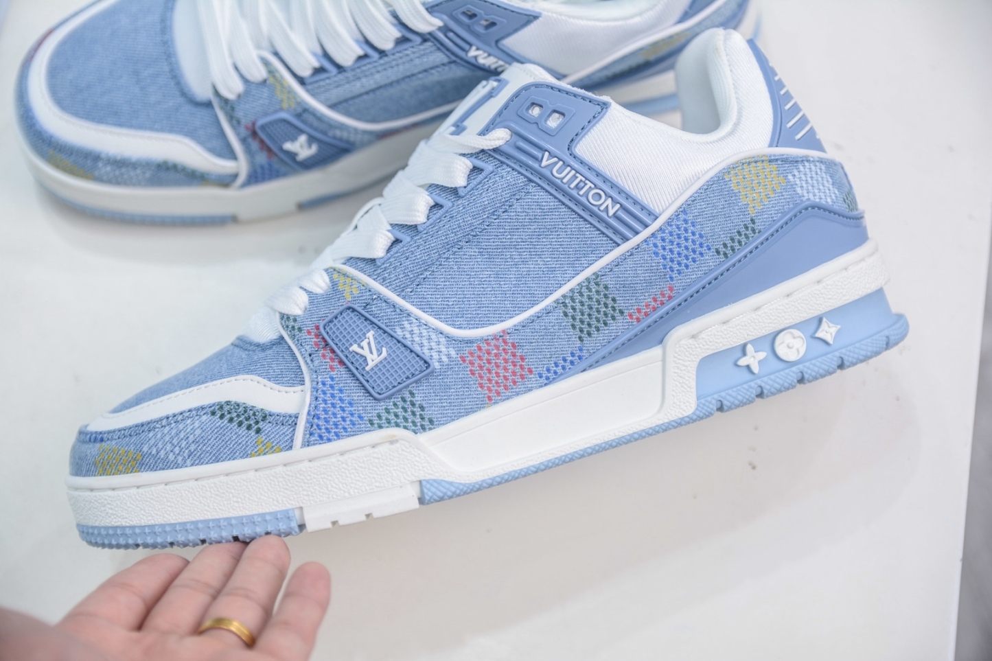 Louis Vuitton Trainer lv時裝走秀運動鞋 
尺碼：36 37 38 39 40 41 42 43 44 45 46