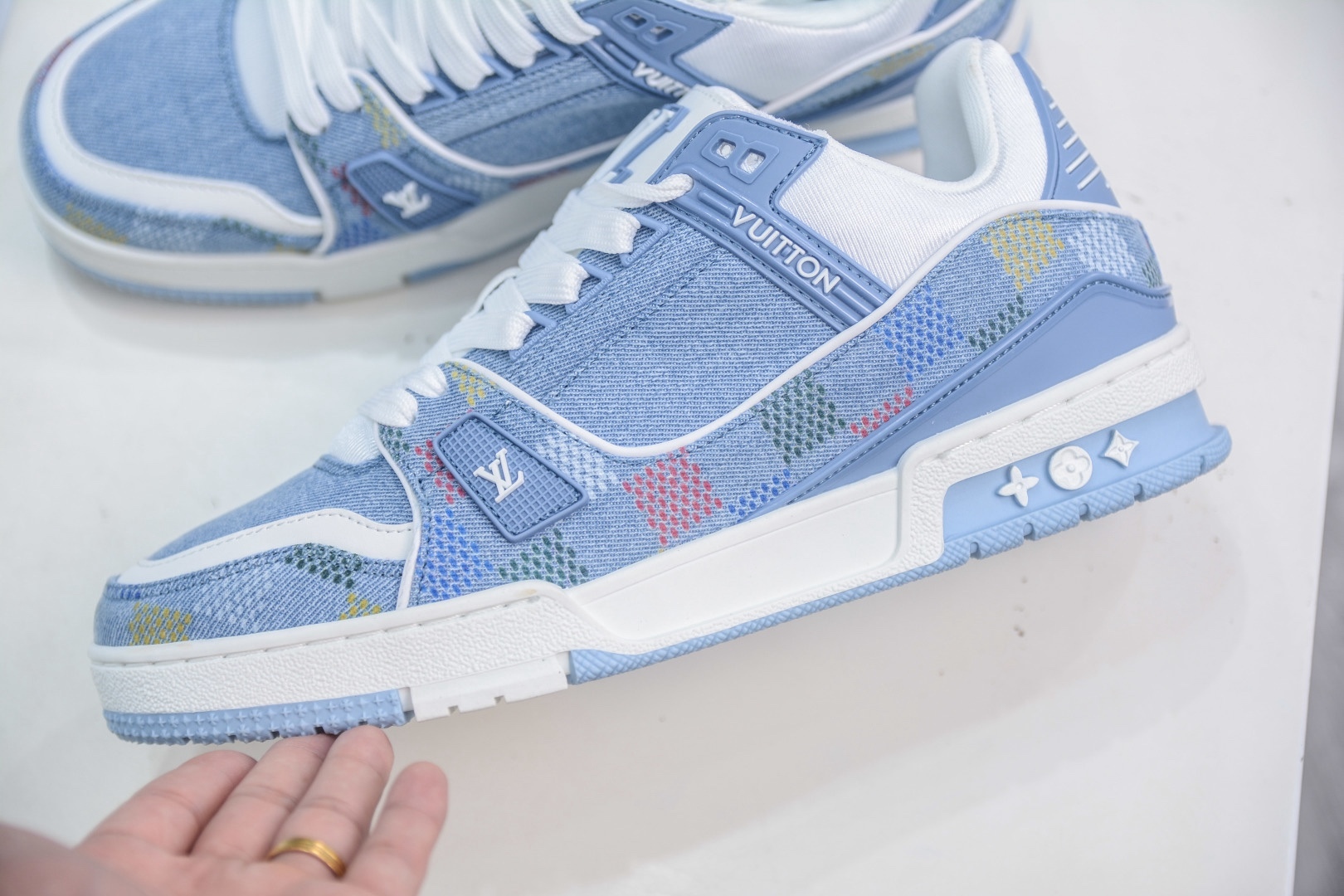 Louis Vuitton Trainer lv時裝走秀運動鞋 
尺碼：36 37 38 39 40 41 42 43 44 45 46