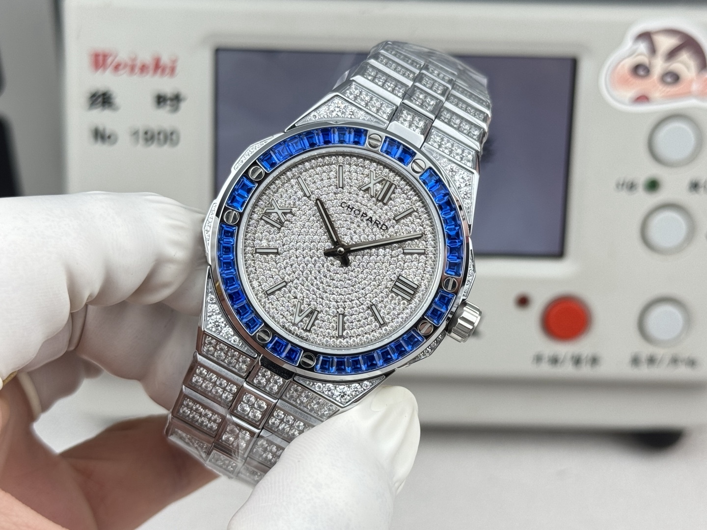 Factory 獨家力作👍
蕭邦AlpineEagle雪山傲翼系列
🌈彩T鑽🌟變色龍🦎滿天星✨限量款及隱藏款首推
如炬目光，比擬暗夜星芒⛰️於山川湖海間🌊洞見紳士願景與磅礡未來👔
尺寸：原裝一致41mmX9.7mm
機芯：9015改Chopard 01.01-c
錶鏈：獨家原版開模金磚型鏈節一體式錶鏈
岩石紋錶盤，鍍銠羅馬數字，時針及分針時標均覆以Super-LumiNova® X1級螢光塗層
致獻當代“雄鷹”，志存高遠之人在日常生活中超邁群倫，其視野啓迪人心、昇華情志。憑借遠見和決心，