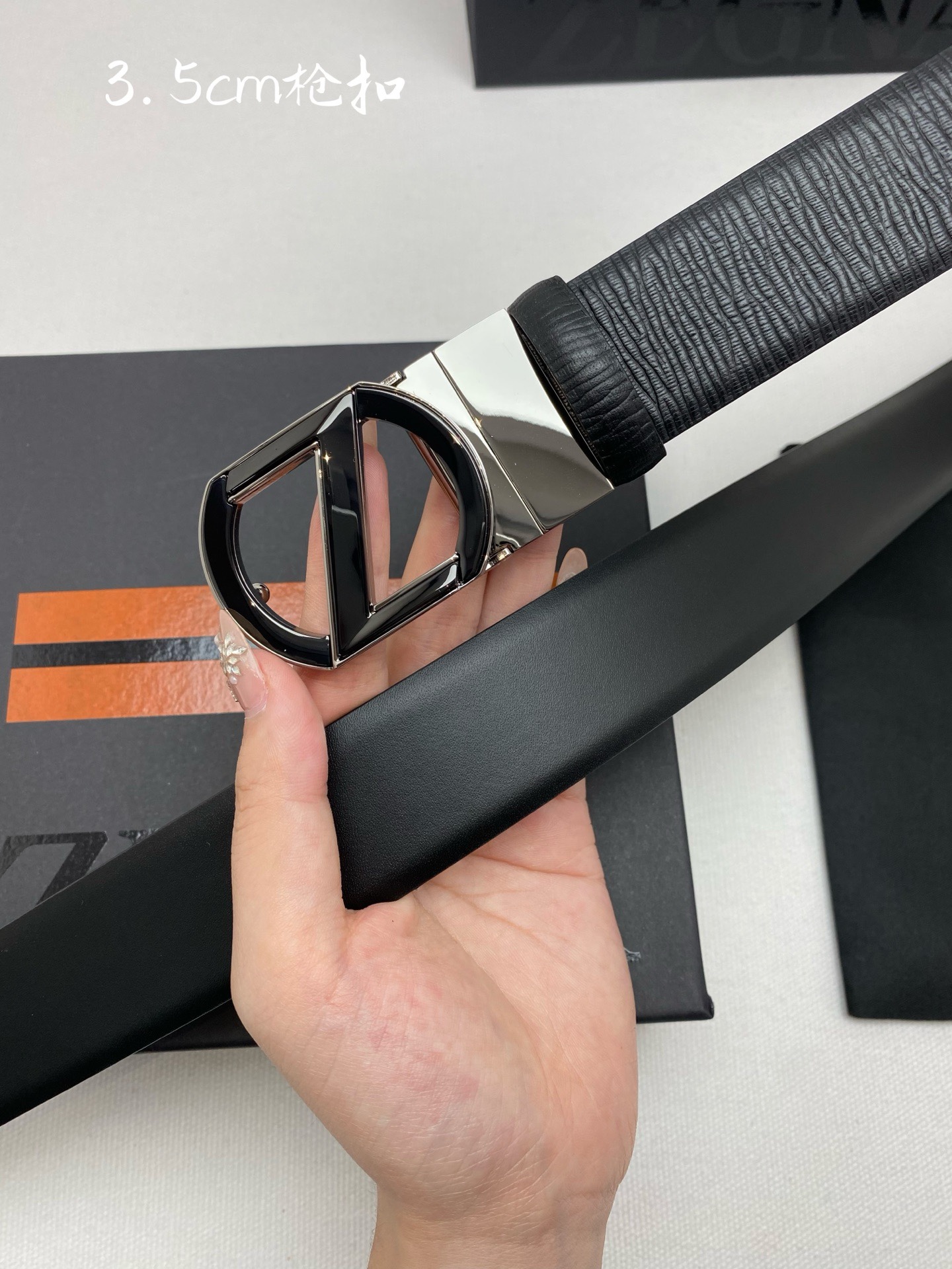 傑尼亞男士腰帶- 寬度35MM 精品扣精工打造  進口小牛皮 獨特設計工藝 手感柔軟 可以裁剪